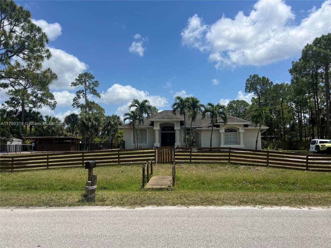 Foto principal - 6152 120th Ave N