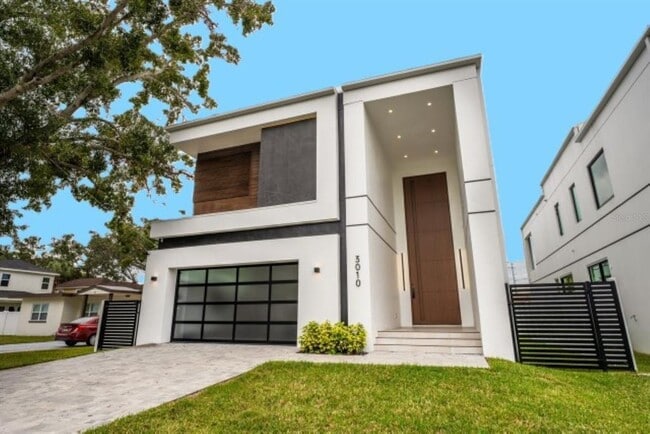 Building Photo - 3010 W Trilby Ave