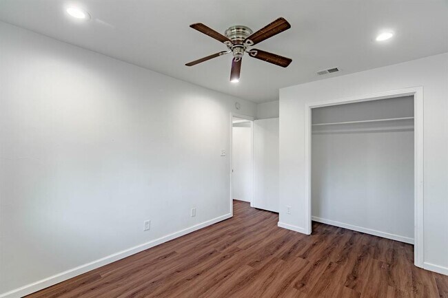 Foto del edificio - 304 E Stone Rd