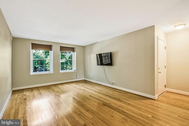 Foto del edificio - 3047 S Columbus St