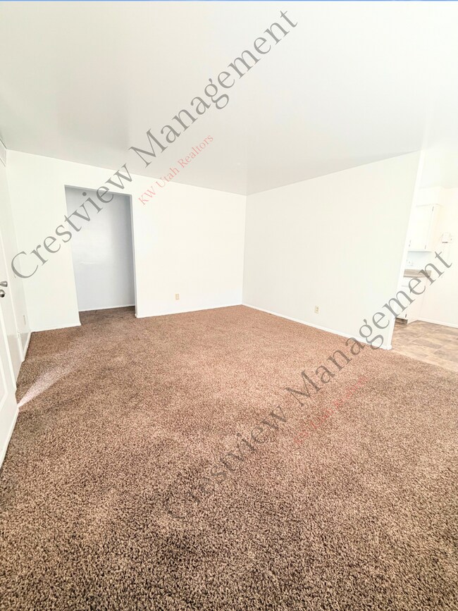 Building Photo - 549 Stringham Ave
