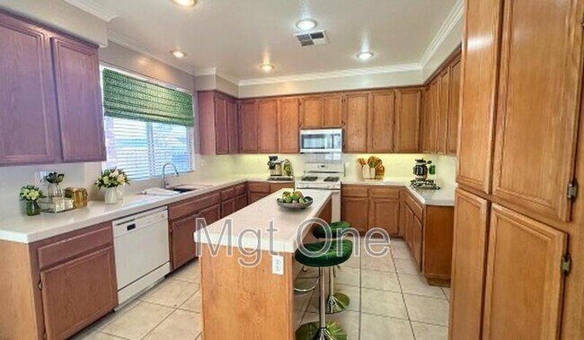 Foto del edificio - 8431 Newburgh St