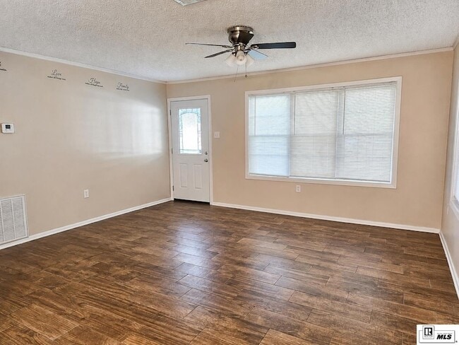 Building Photo - 2306 Debastrop Dr