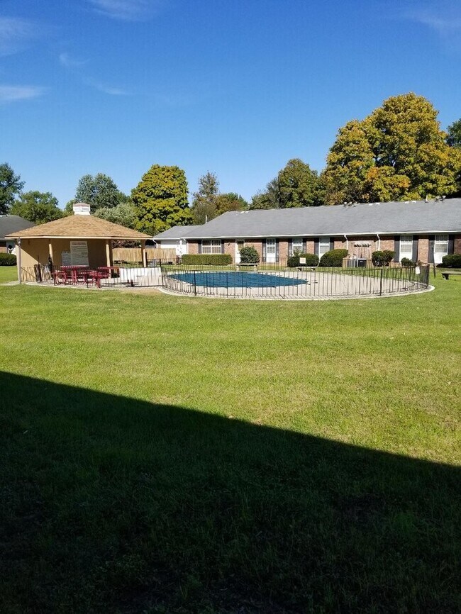 Building Photo - 3 bed 2 bath condo in a great location with awesome amenities!