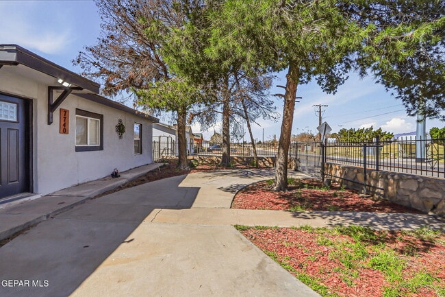 Building Photo - 7740 Phoenix Ave