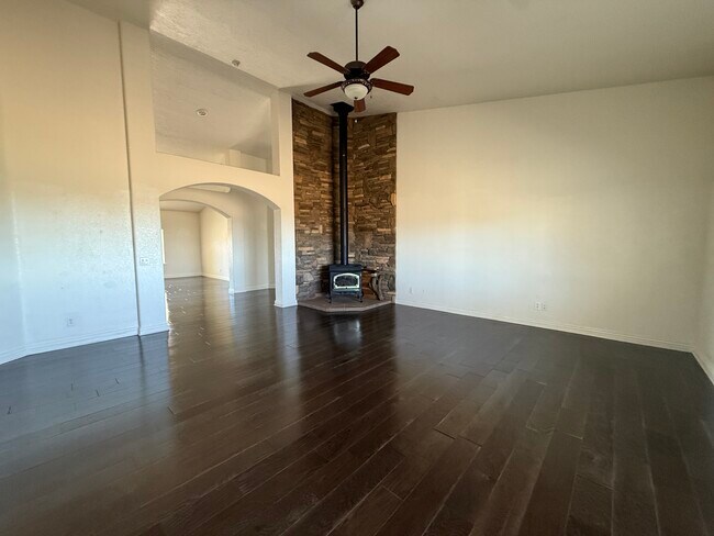 Building Photo - 10350 Mesquite St