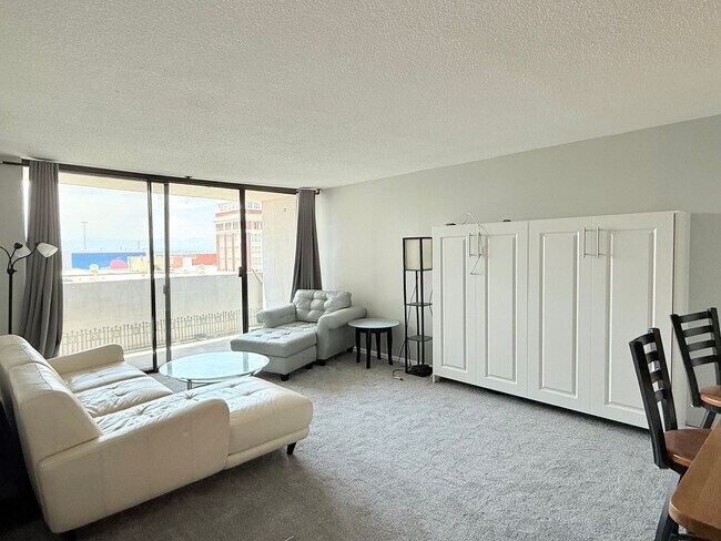 Foto del edificio - Partially Furnished Downtown Denver Studio...