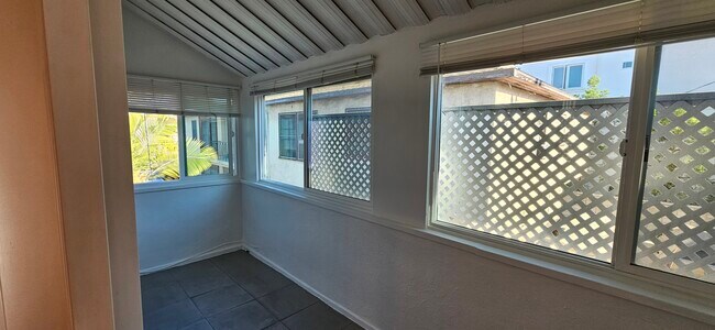 Foto del edificio - 1227 S Holt Ave
