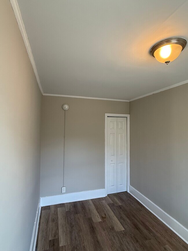 Building Photo - 637 Northampton St