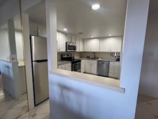 Building Photo - 3131 Fleur Dr
