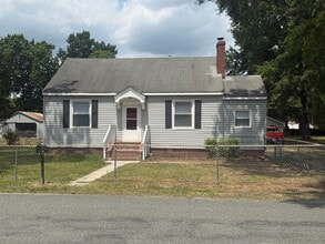 Building Photo - 1840 Powell Rd
