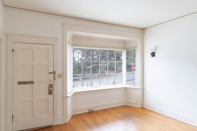 Building Photo - Classic Pacific Grove Duplex - Available D...