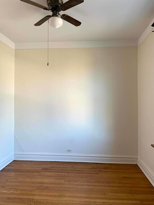 Foto del edificio - 5331 W Leland Ave
