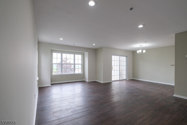 Building Photo - 1611 Vista Terrace