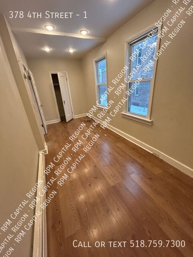 Building Photo - 378 4th St