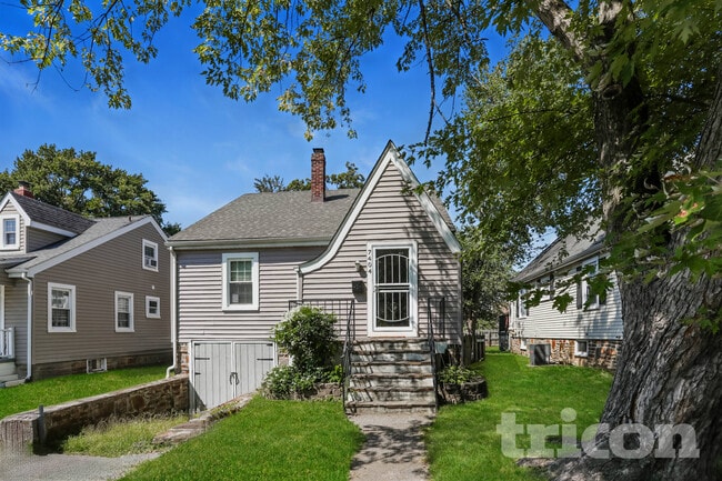 Building Photo - 7404 Park Dr