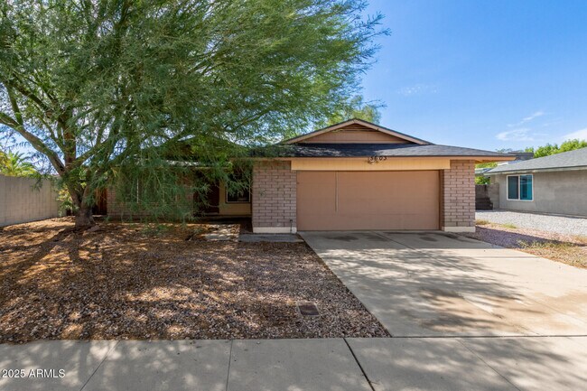 Foto del edificio - 5603 W Greenbriar Dr