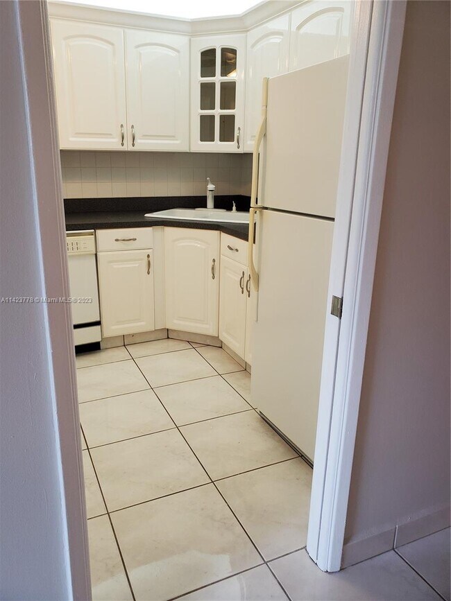 Foto del edificio - 2901 S Palm Aire Dr