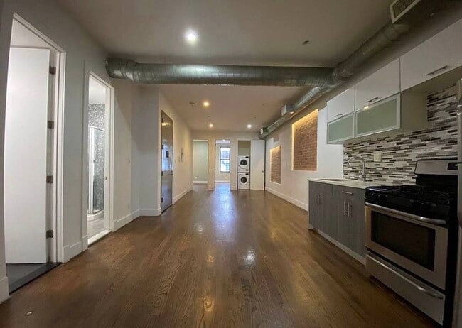 Building Photo - 1076 Greene Ave