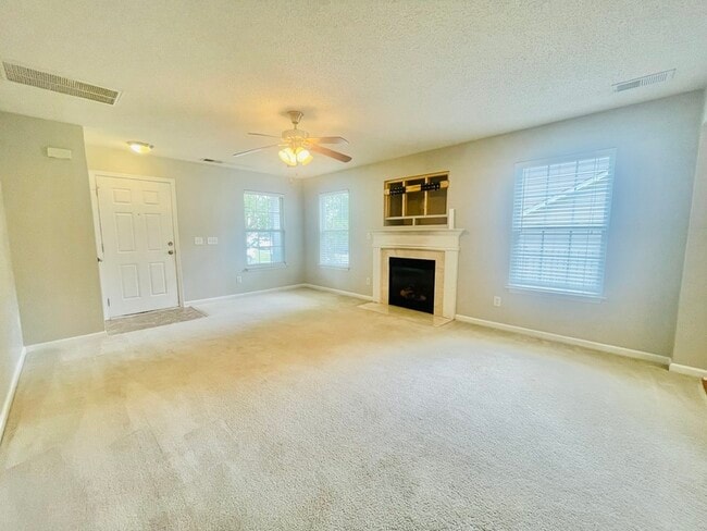 Building Photo - 528 River View Dr