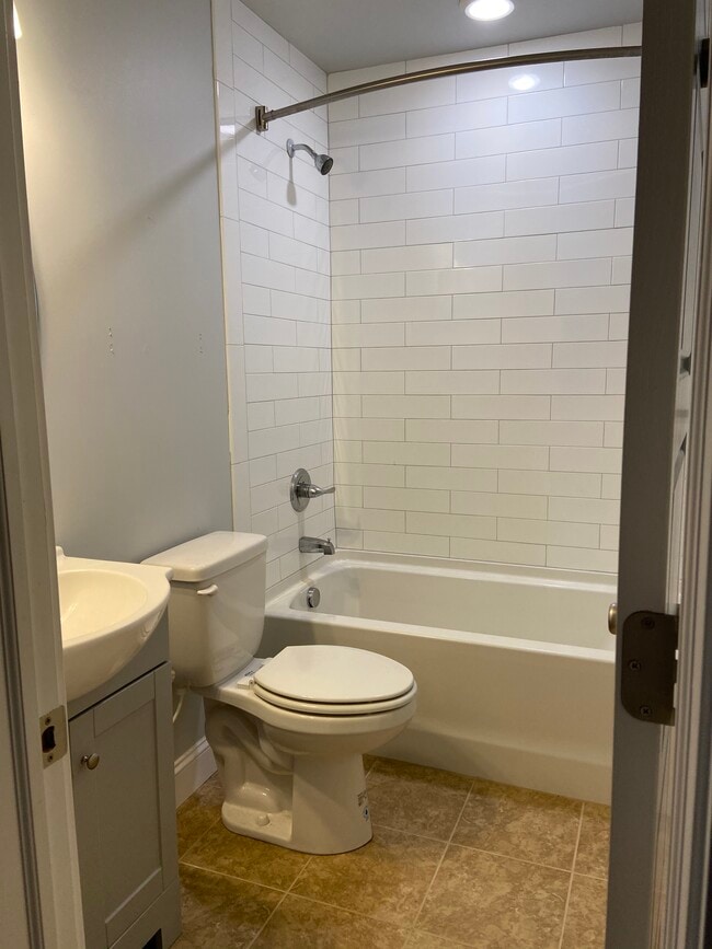 Back Bathroom - 2306 Parkwood Ave