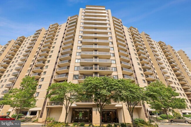 Foto del edificio - 307 Yoakum Pkwy