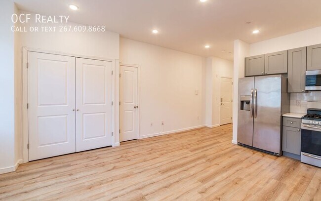 Building Photo - 1 Bed Queen Village Apartment