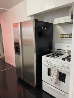 Range & Fridge - 6918 Willoughby Ave