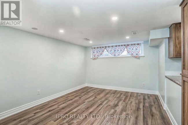 Building Photo - 3614 Holden Crescent