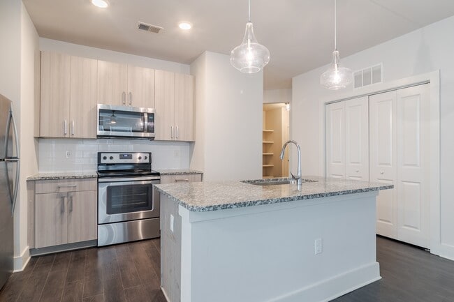 Building Photo - Promenade at Newnan Crossing