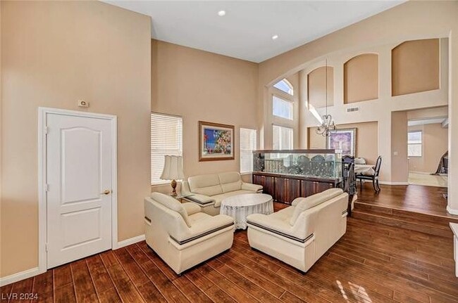 Building Photo - 2708 Langlade Ave