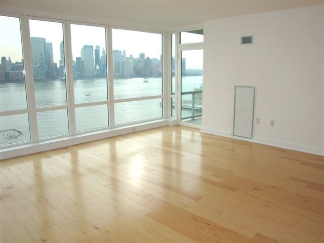 Foto del edificio - 2 2nd St