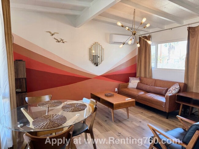 Building Photo - Cozy & Furnished 2 Bed 1 bath Home!