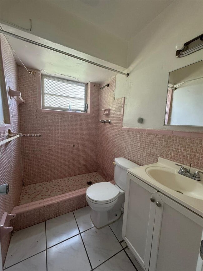 Building Photo - 2700 SW 62nd Ave
