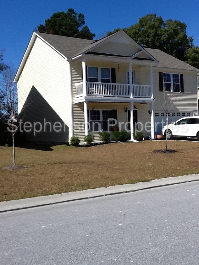 Foto principal - Large 4 bedroom home in Jacobs Creek