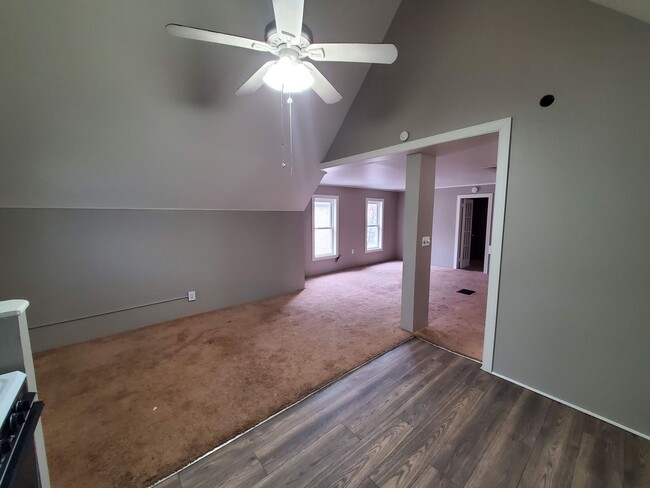 Building Photo - 8 Linwood Pl