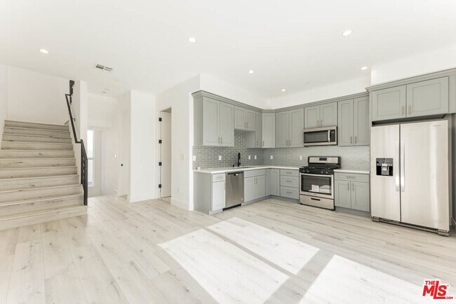 Foto del edificio - 1236 Beachwood Dr