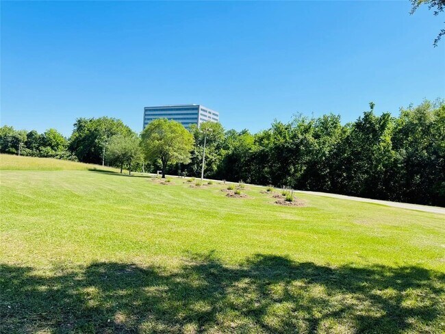 Foto del edificio - 712 Memorial Mews St