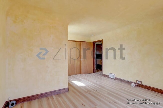 Building Photo - Unit ADU