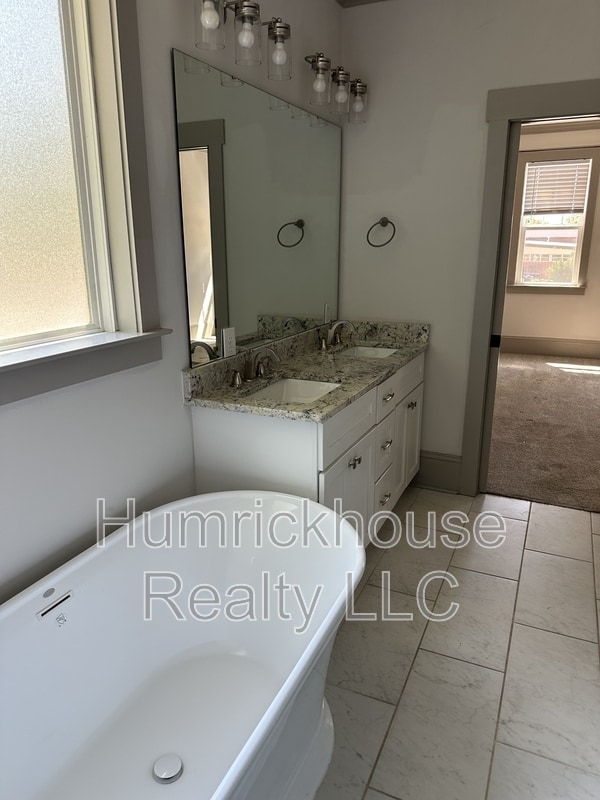 Building Photo - 2520 Greenland Ave