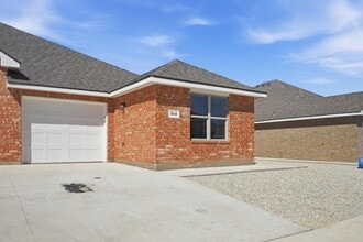 Building Photo - 2860 Glennster St