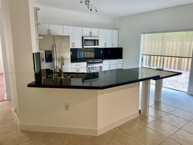 Foto del edificio - 5871 NW 112th Ct
