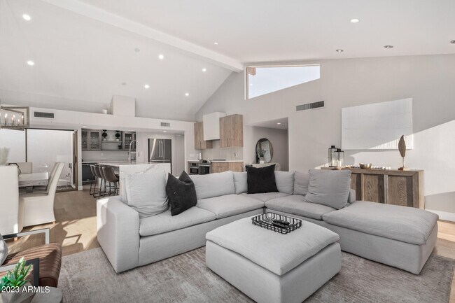 Foto del edificio - 5756 N 79th St