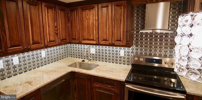 Foto del edificio - 1711 Roland Ave