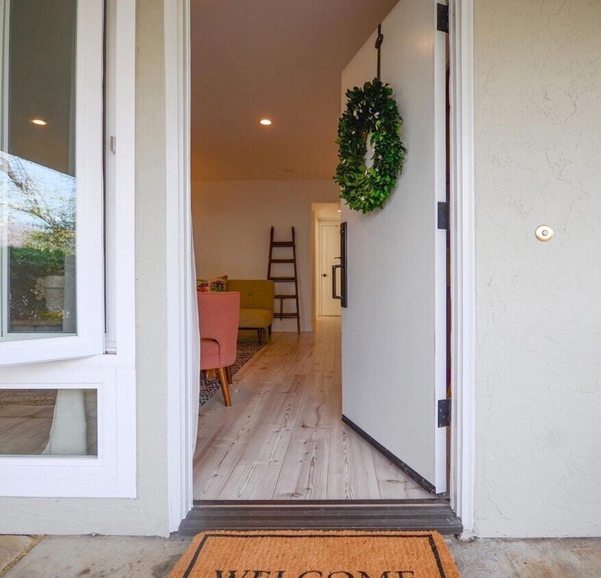 Foto principal - Beautiful Remodeled 2 Bedroom 2 Bath St. H...