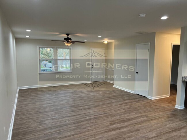 Building Photo - Beautiful 3 Bedroom 2 Bath Home