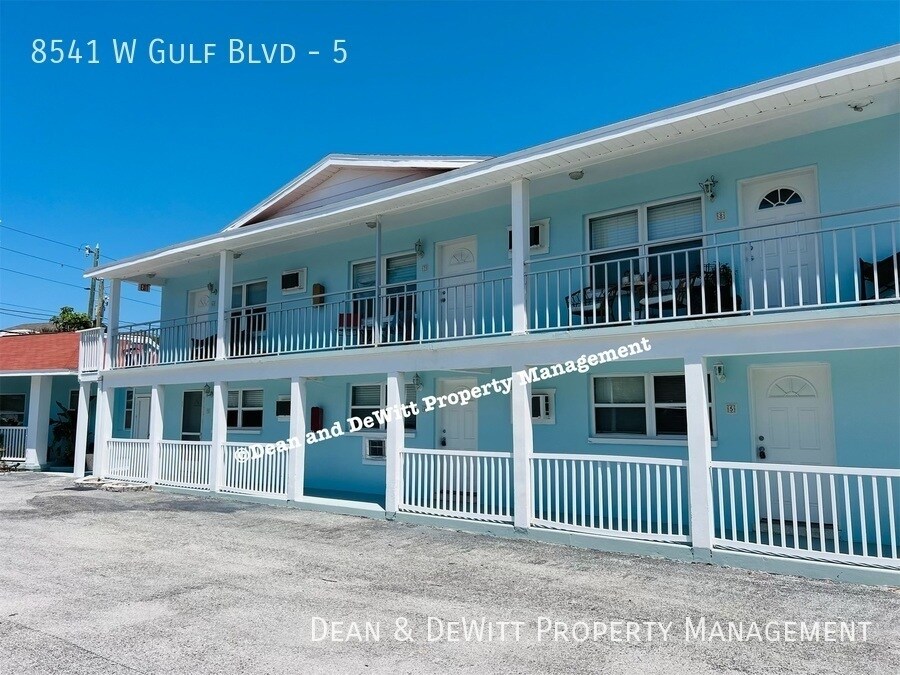8541 W Gulf Blvd Unit 5, Treasure Island, FL 33706 Room for Rent in
