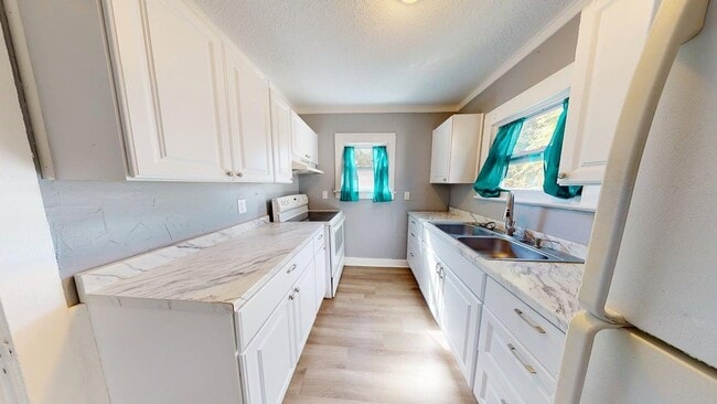 Foto del edificio - 829 N Oleander Ave