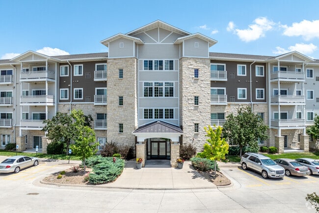 Building Photo - Riverview Place - Fully Occupied