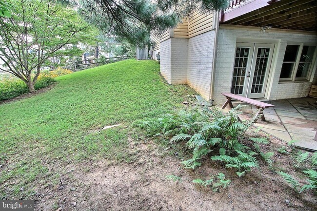 Building Photo - 305 Midsummer Dr